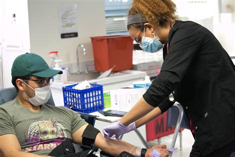 Red Cross seeks Chicagoans' help with critically low blood supply